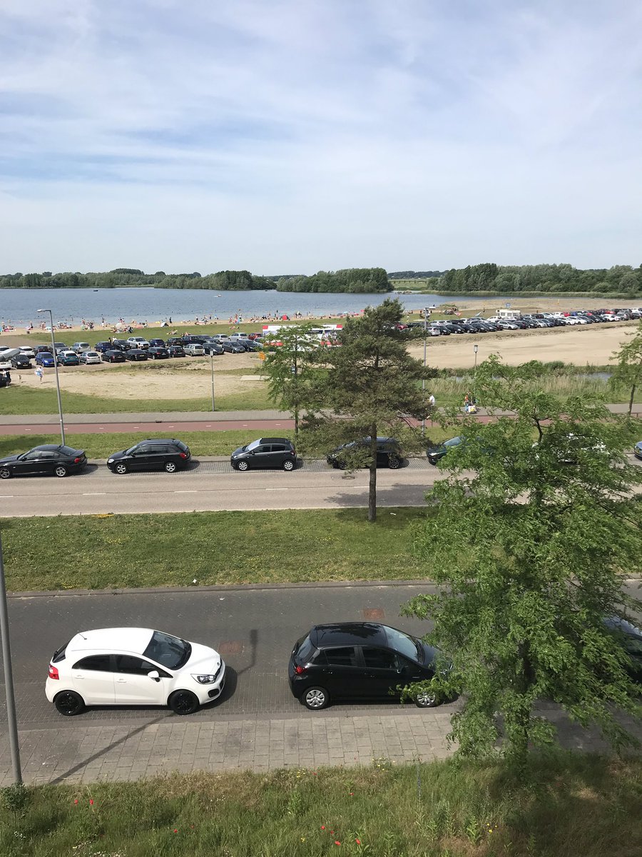 <a href="/nesselande/">Nesselande Rotterdam NIEUWS #strand #boulevard</a> @StrandNESLND het is vol, de rest van de strandgangers kan beter te voet komen