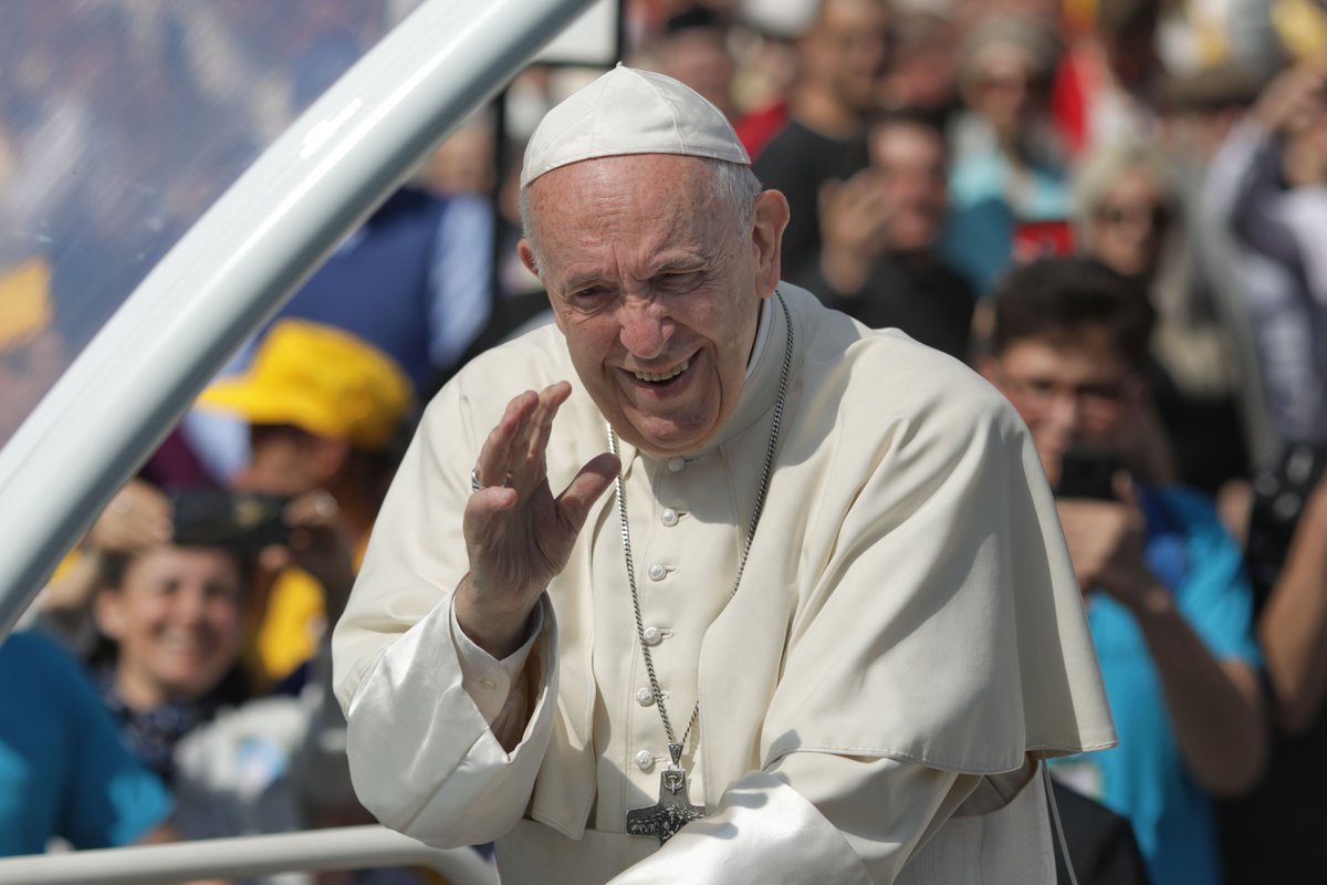 huff_ro's tweet photo. Papa Francisc a beatificat astăzi 7 episcopi români martiri. Aceștia vor fi sărbătoriți în fiecare an pe 2 iunie

#PopeFrancis #popeinromania #Pope #Romania https://t.co/N1uxXnpXqi
