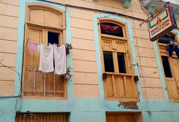 travel_hippi's tweet photo. Sunday souvenir: Walking around the streets in the old section of Santiago de Cuba.

#TravelHippi #HispanAm #Cuba #StreetPhotography #Travel #WhileIWasWalking #ExpatLife #LifeAbroad #DigitalExpat #WashDay https://t.co/y6AiYcIpXl