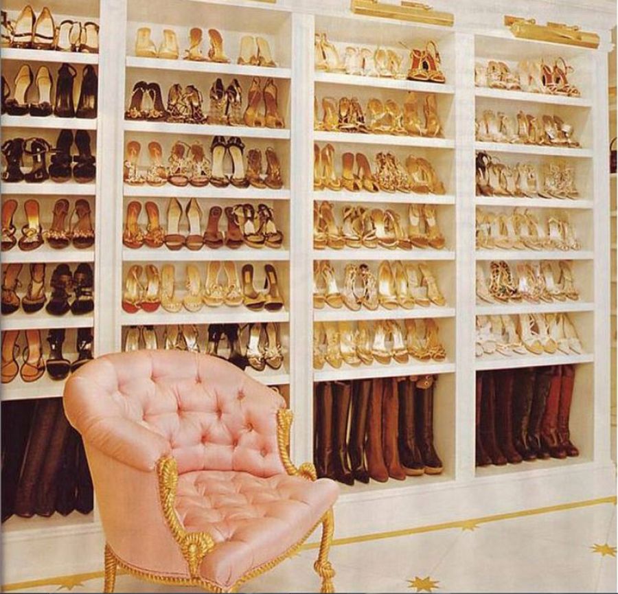Shoes, shoes, shoes & more shoes. Do you have a favourite pair that you can’t holiday without?

#TravelEssential #InstaLuxury #InstaTravel #MiuMiu #ChristianLouboutin #ManoloBlahnik #JimmyChoo #WalterSteiger #AlexanderMcqueen #BrianAtwood #StuartWeitzman