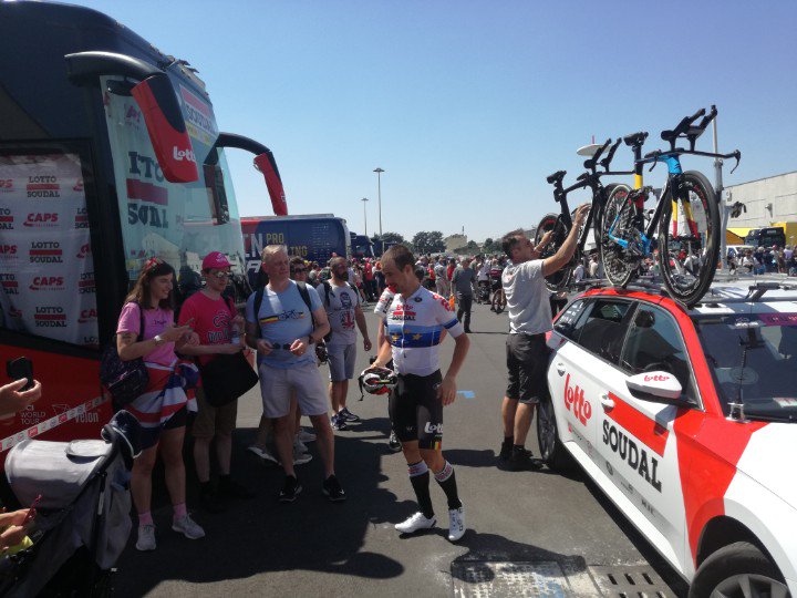 Quelchepassa's tweet photo. #InGiroColGiro #Giro102 #QCPontheroad https://t.co/qAK3Qpznq4