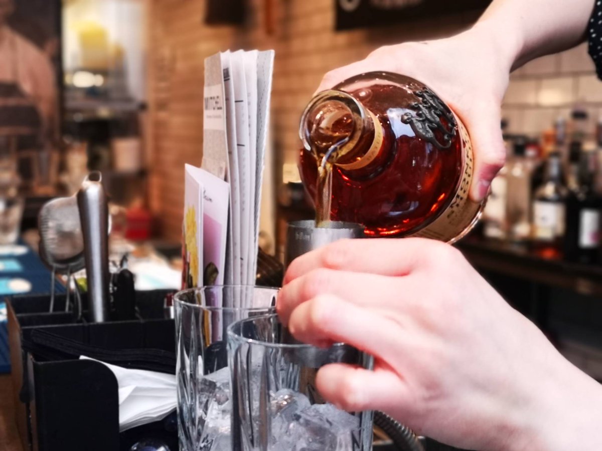 #summerspritz all day long! The "orchard" features <a href="/monkeyshoulder/">Squirrel</a> whisky, apple, plum and spicy ginger ale! 

#summerspritz #cocktail #Scotland #whisky #whiskycocktail #londonessence #spritzing #travel #homeofgolf