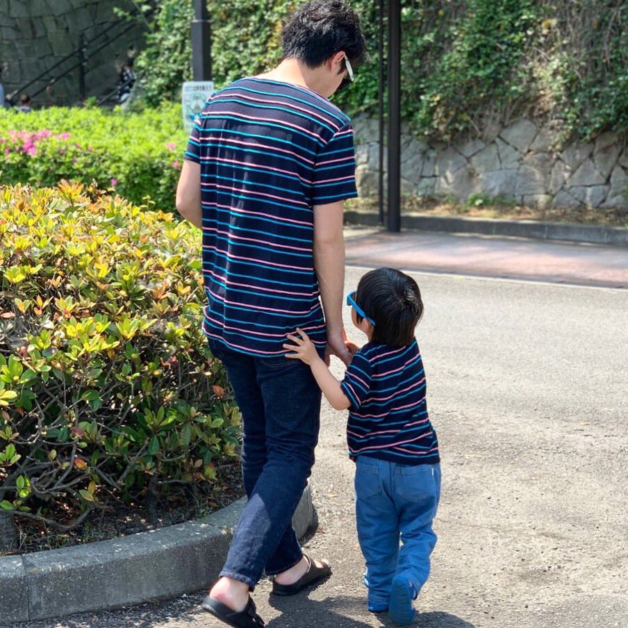 kids_mono's tweet photo. おそろいボーダーTシャツ。
#サングラスもばっちり
#おやこーで #リンクコーデ #子ども服 #親子コーデ #ハンドメイド #パパっ子 https://t.co/iGh1LqnROi
