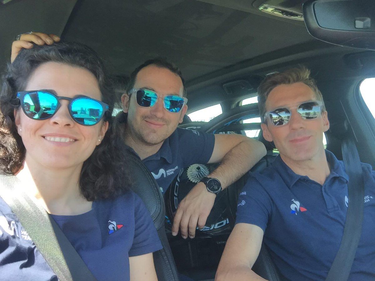Movistar_Team's tweet photo. 🇩🇪 #LTLT19: Va a estar apretada la lucha entre la fuga de @paulapb291 y el pelotón en esta jornada final de Turingia. 10 km a la meta de Altenburg y 1'10".
En el @volvocar_es, por cierto, tenemos además de @pablopenkas y #Manolet a @albatr_96. ¡Mucho ánimo y que te mejores! ✊ https://t.co/DCuETeLfym