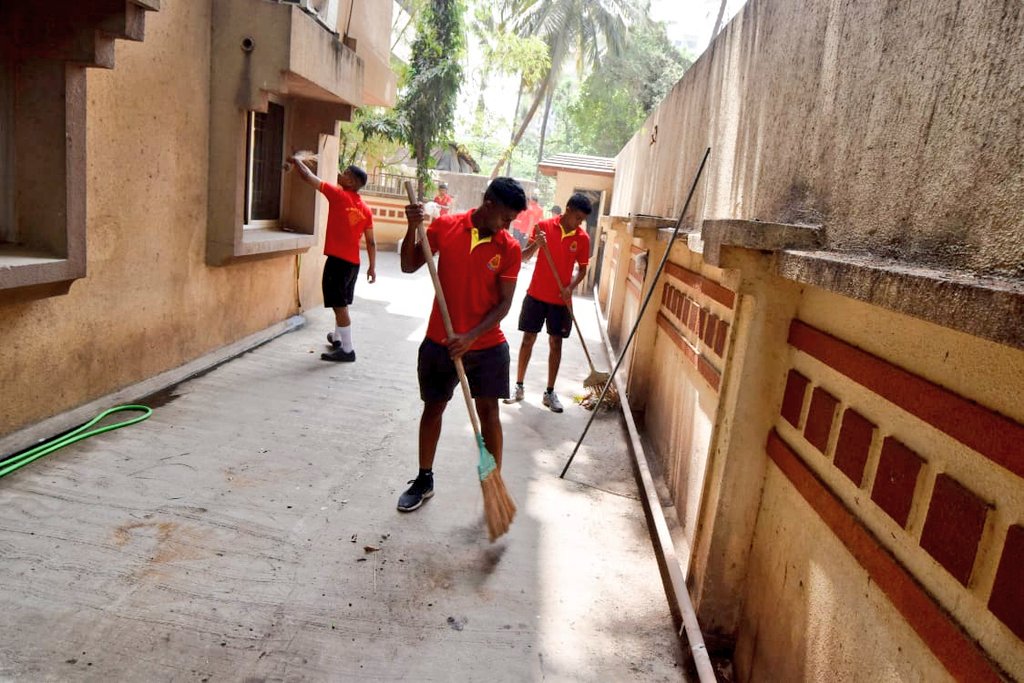 #ServiceBeforeSelf Electrical repairs, painting, cleaning, dusting, re-arranging of items etc. were undertaken by the crew for over eight hours to spruce up the 4-storey bldg. The ships company also interacted with children at during community outreach effort. Bravo Mysore. 2/2