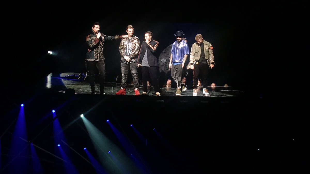 ferrarenjr's tweet photo. boys looking so freakin fine last night π₯ thank you for the amazing show!!! πβ₯οΈ @backstreetboys #BSBNOR #DNAWorldTour https://t.co/P1EmgnWpYL