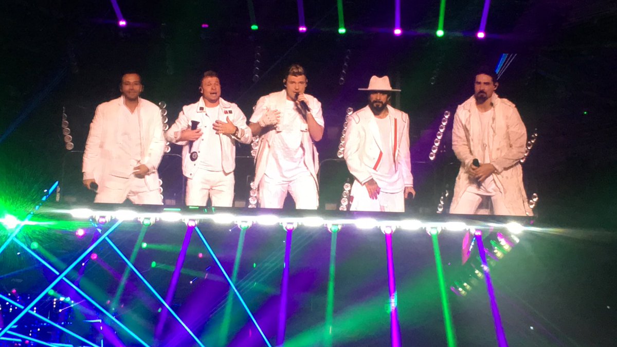 ferrarenjr's tweet photo. boys looking so freakin fine last night π₯ thank you for the amazing show!!! πβ₯οΈ @backstreetboys #BSBNOR #DNAWorldTour https://t.co/P1EmgnWpYL