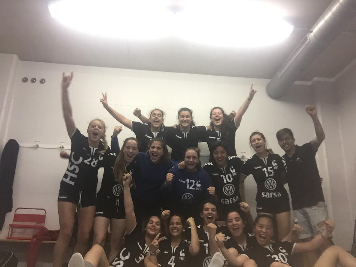 hstcugat's tweet photo. #CopaFed Juvenil femení
@CHSantLlorenc 17 - 22 Juvenil fem.
Les noies entrenades per Marc González aconsegueixen la victòria i passen a la finalíssima després de dominar tot el partit, però amb moments crítics que hem pogut solventar.
Felicitats!
#SantCugat #HSC #Handboldelbo https://t.co/6KEpSq0j4F