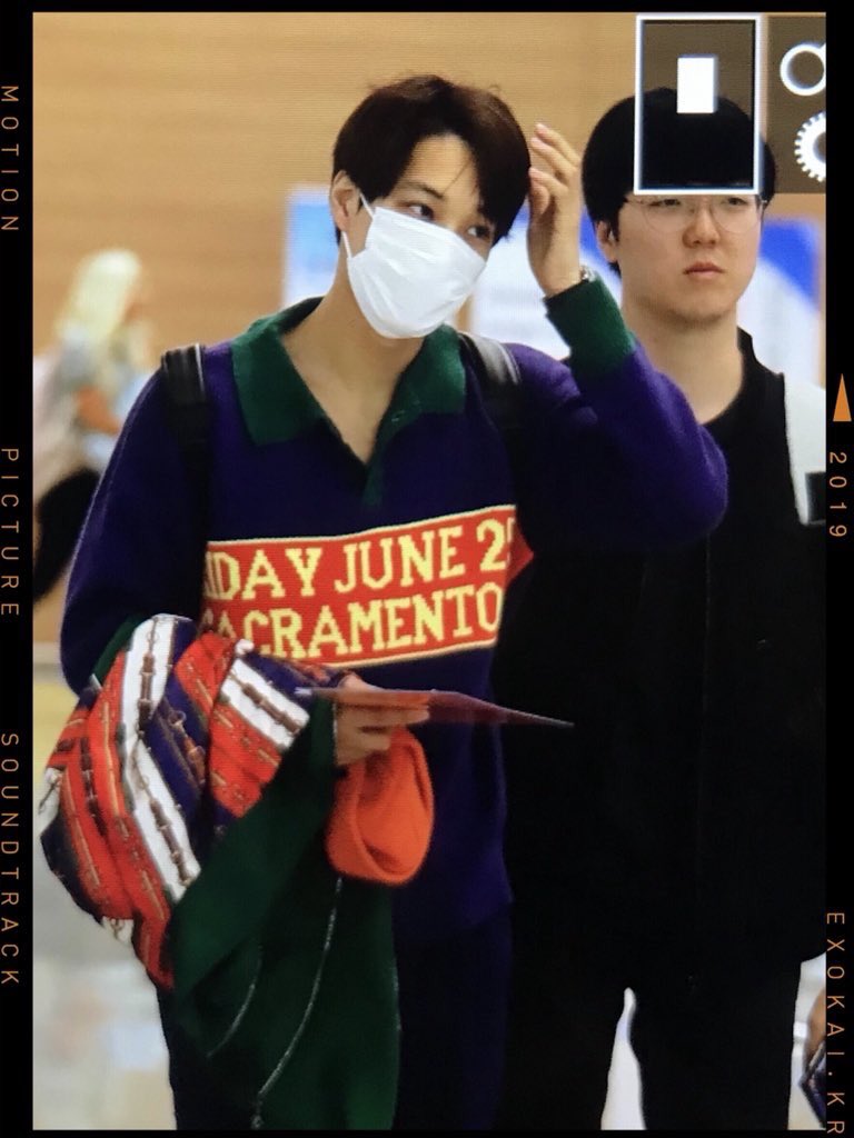 cocoonedsoul's tweet photo. did jongin... wear the same shirt for two days. to meet moonkyu AND wonshik https://t.co/YfQyL0xACf