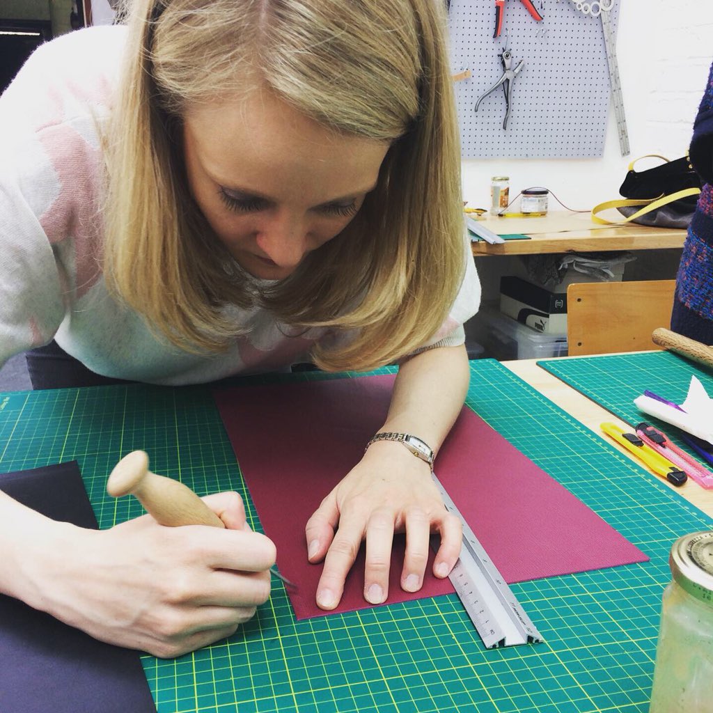 deborettecreat1's tweet photo. Another great Carry All/Tote bag shortcourse yesterday. These ladies did good! 🔨✂️👜 ☺️#deborettecreative #imadeitinthejq #myjq https://t.co/7SBWytoIrw