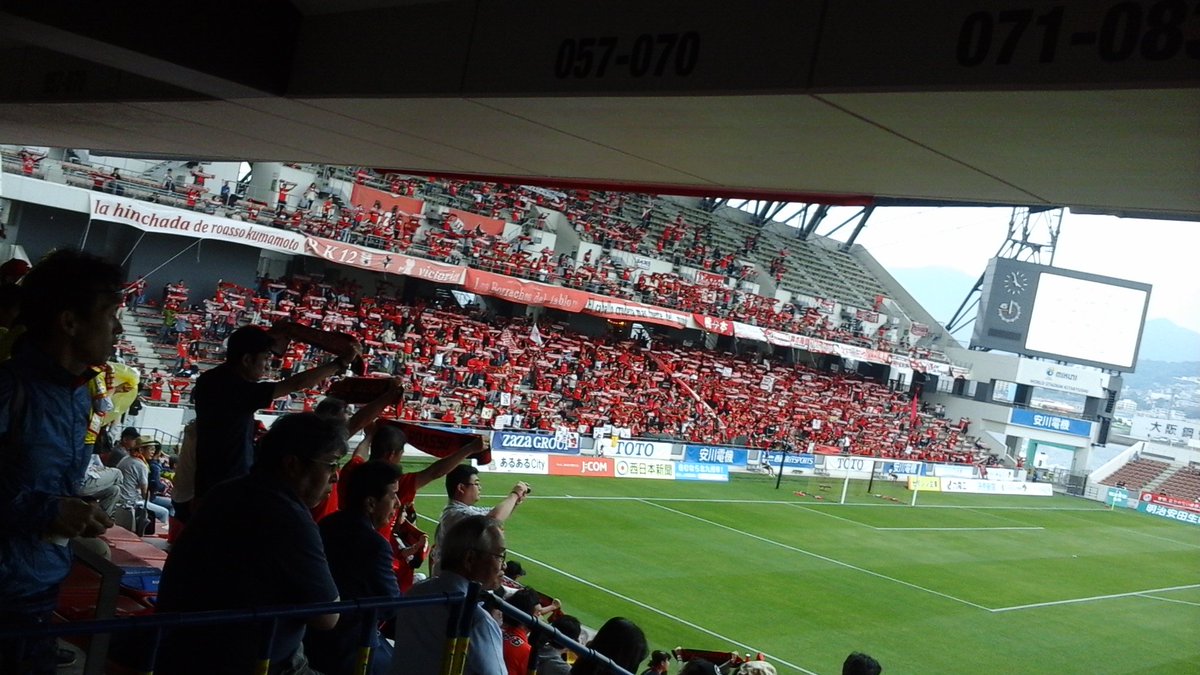 たて サッカーがある生活 ギラヴァンツ北九州vsロアッソ熊本 1 2 ロアッソ熊本勝利で単独首位に浮上 アウェイ北九州ミクスタに多くの熊本サポーターが 駆けつけました チャントの声量も凄かった ミクスタが出来て一番多かったアウェイサポーターでした たて サッカーがある生活 ギラヴァンツ北九州vsロアッソ熊本 1 2 ロアッソ熊本勝利で単独首位に浮上 アウェイ北九州ミクスタに多くの熊本サポーターが 駆けつけました チャントの声量も凄かった ミクスタが出来て一番多かったアウェイサポーターでした