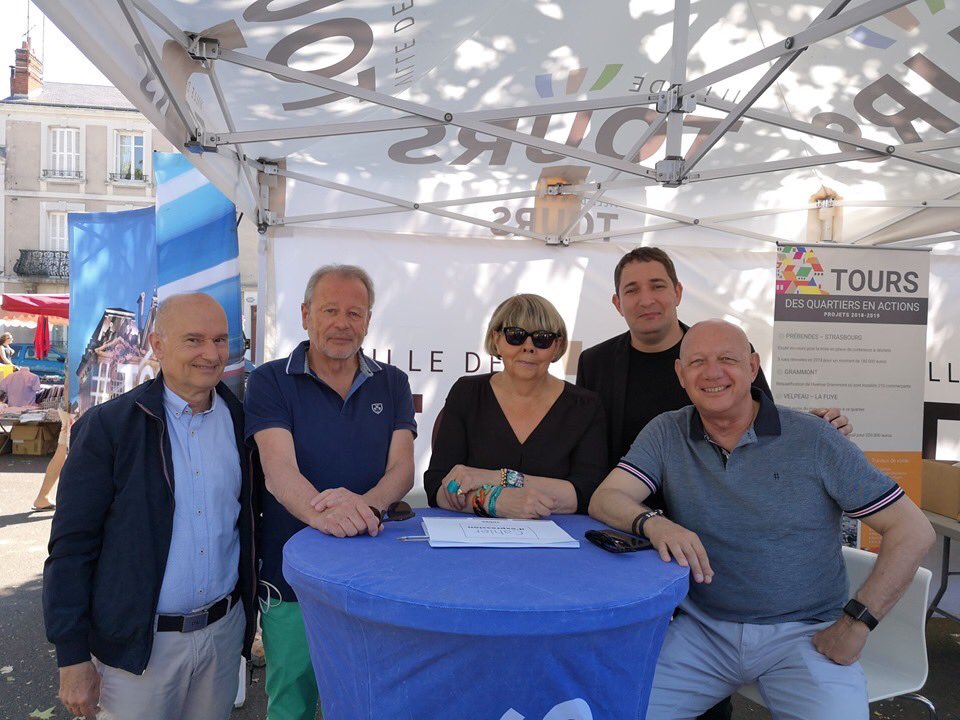 ch_bouchet's tweet photo. Une partie de l'équipe municipale sur le marché Velpeau pour échanger avec les habitants du quartier ce matin ! #Tours https://t.co/wNg4F66Gfo