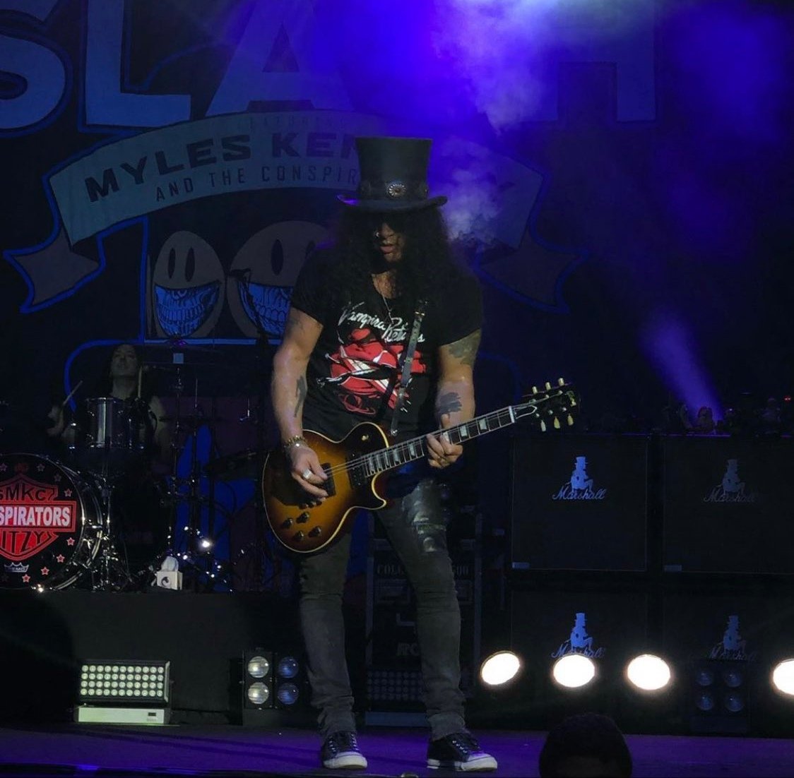 New pics! <a href="/slash/">Slash</a> on stage in Recife
(c) <a href="/felipefeuza/">Felipe Feuza</a>
#Slash #MylesKennedy #ToddDammitKerns #BrentFitz #FrankSidoris #LivingTheDream #RnFnR