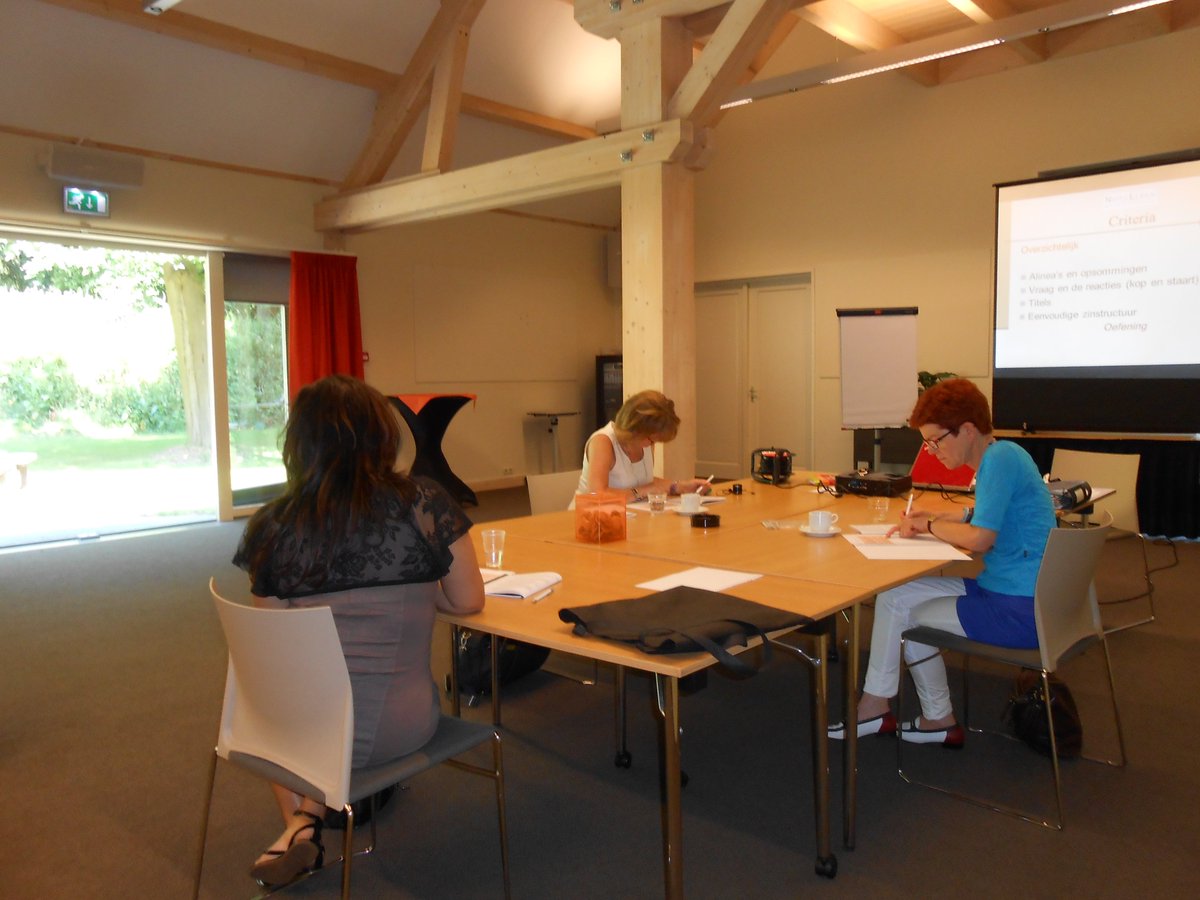 Zomertijd. De tijd om na te denken over het verbeteren van je vaardigheden.
#notuleren #notulen #leren
notu-leren.nl Van leren word je beter.