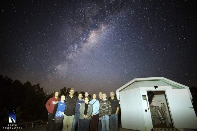 maggiek65's tweet photo. Some of the wonderful volunteers under the #Milkyway with Neil deGrasse Tyson
#PerthObservatory
#wapol
#auspol
#astronomy
@ScottMorrisonMP
@JoshFrydenberg https://t.co/1gfet0qK50