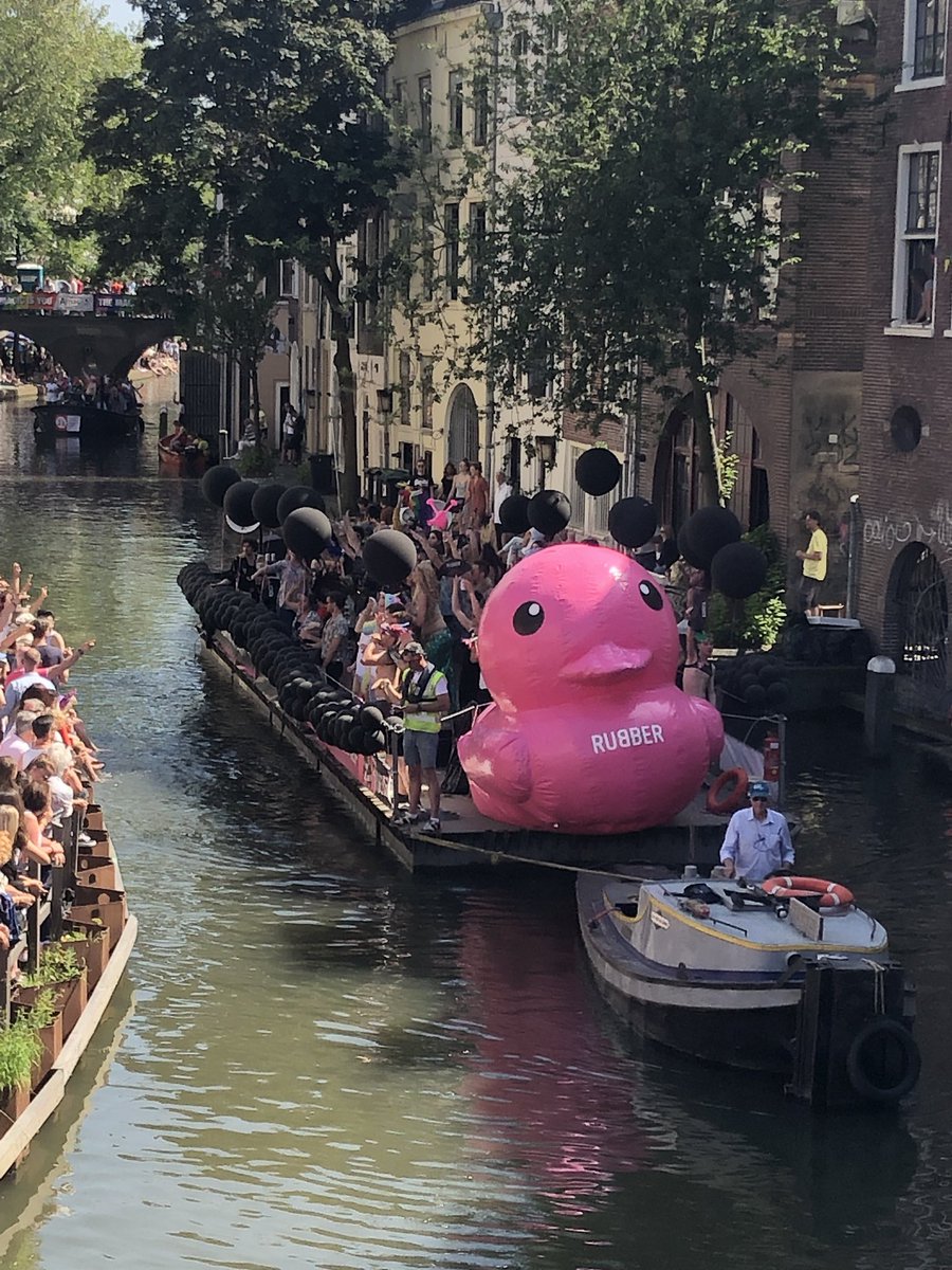 JorikeK's tweet photo. Wat een feestje! #gaypride #gayprideutrecht #itsokaytobegay #loveislove #celebratelove #prideutrecht #proud #kalff #cafekalff #gowhereyourecelebrated #letslove @RobbertKalff trots op jou! https://t.co/CtNYbuRmcP