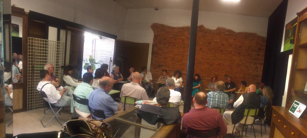 #Avilés 
. <a href="/agust_sanchez/">Agustín Sánchez</a> : Tras los tiempos convulsos de la crisis iniciada en 2008, los avilesinos y avilesinas han optado por cerrar los ojos ante lo que se nos avecina y elegir a los partidos que durante 40 años han gobernado la ciudad,👇
.facebook.com/agustin.sanche…