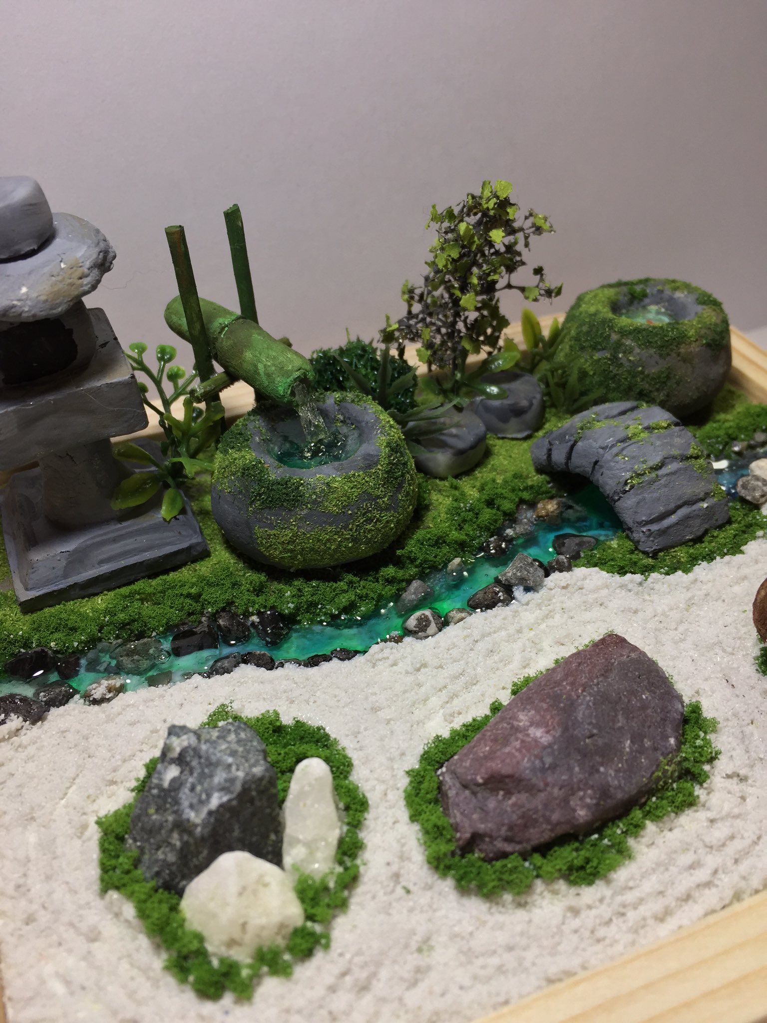 Fumi 先週の瀬川先生のジオラマ教室 日本庭園 の復習で 日本庭園 作ってみました やはり枯山水の石の模様が難しかったです 流れる水の音が聞こえてくるといいなぁ 秋葉原工作室 ジオラマ教室 日本庭園 枯山水 ミニチュア