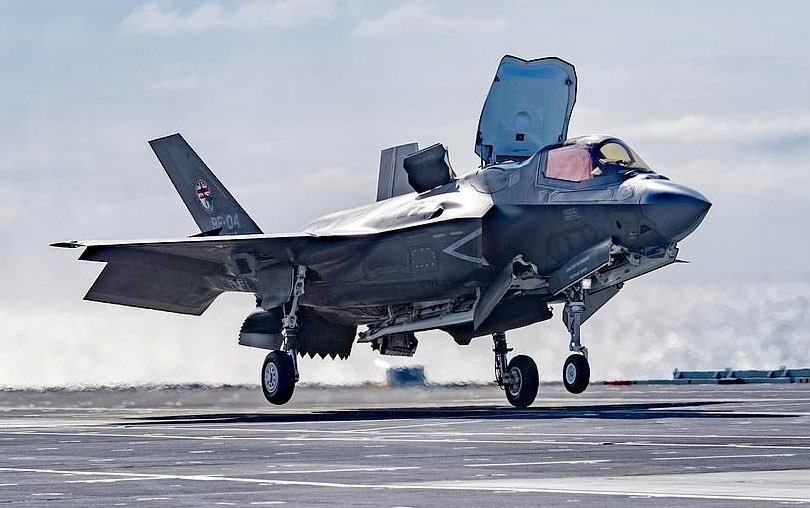 An F35B from the Integrated Test Force on HMS Queen Elizabeth during WESTLANT18 [810x508] from /u/MGC91 at #WarplanePorn ➡ bit.ly/2Xo2z1s