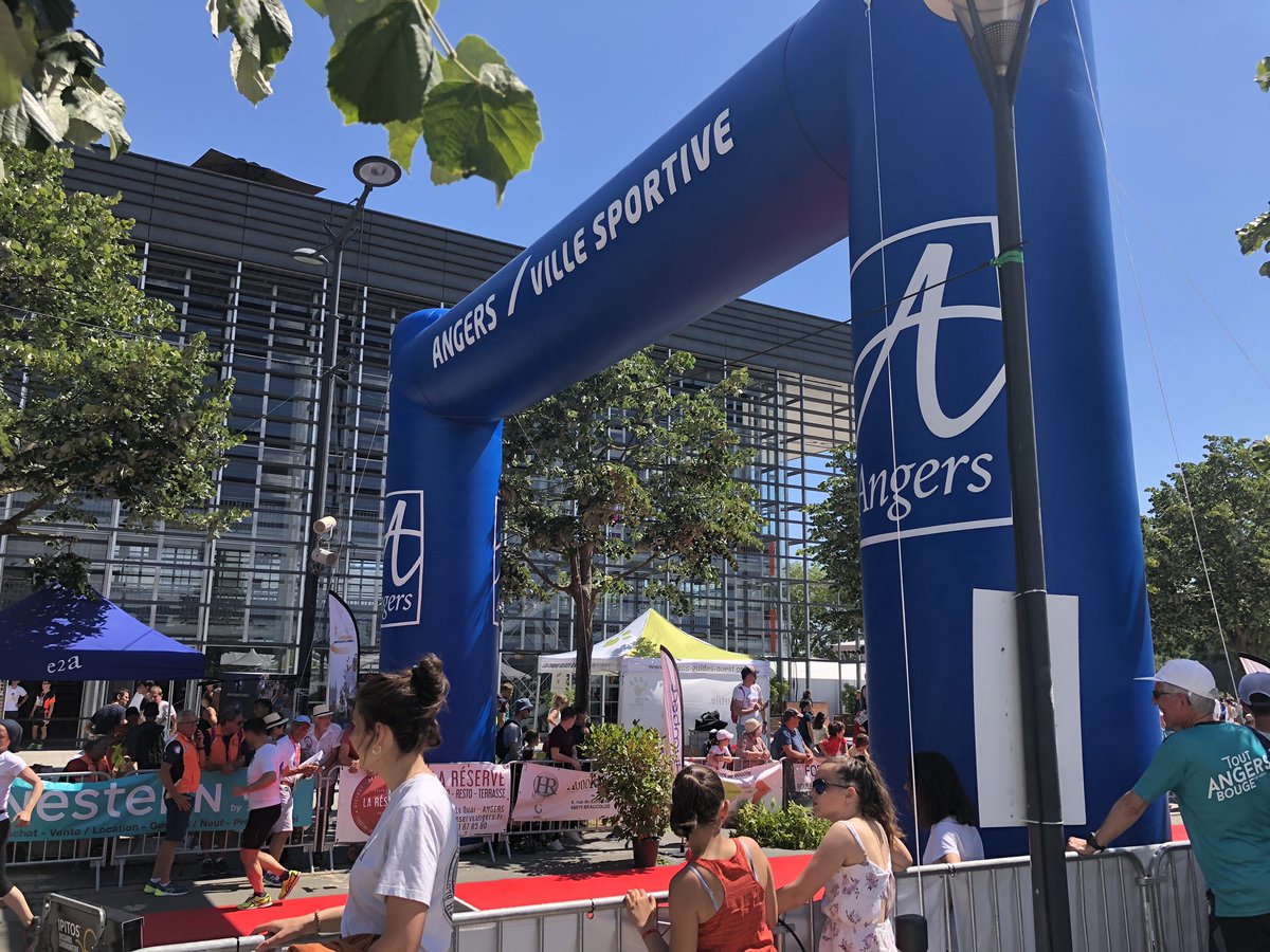 C’est parti pour la #CourseDesServeusesEtGarçonsDeCafé ! Coureurs ! Pour vos dossards c’est le Stand de l’UMIH, sur la ligne d’arrivée à l’opposé du Quai <a href="/angersterreathl/">Angers Terre d'Athlé</a> <a href="/Angers/">Ville d'Angers</a> #ToutAngersBouge <a href="/umih49/">UMIH 49</a> <a href="/GiffardLiqueurs/">Giffard Liqueurs</a>