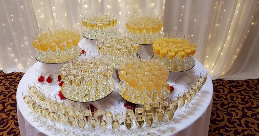 A warm welcome awaits you at a Jackson's Hotel Wedding! #Yummy #WeddingInspo #ArrivalReception #WeddingVenueDonegal #WeddingVenueDerry #WeddingVenueNI