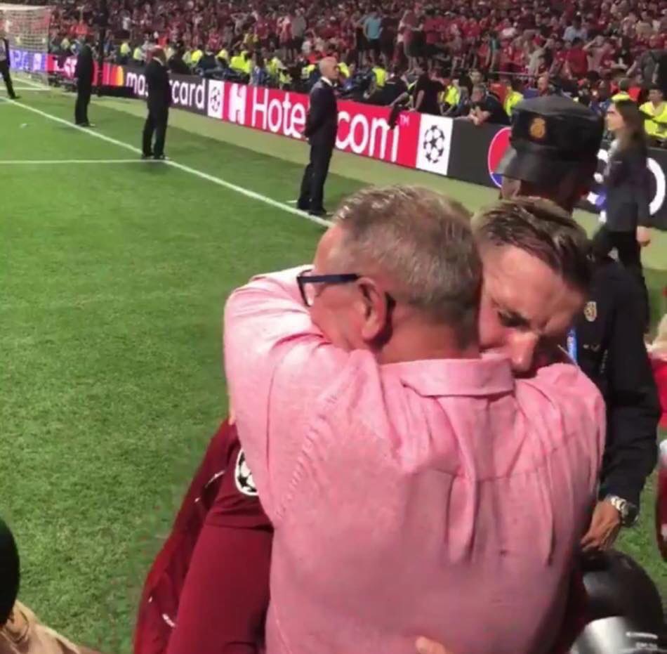 Jordan Henderson’s dad had throat cancer and asked him not to see him while he was going through treatment. Last night he watched his son lift the Champion’s League.❤️