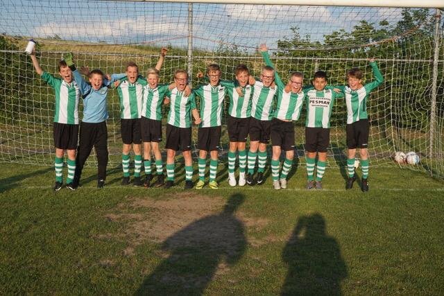 hfc15_hoogkerk's tweet photo. HFC'15 JO12-4 Kampioen!!! Lees het verslag op onze website:
https://t.co/9HYTGPcJvc

#HFC15 #Kampioen https://t.co/XUlVNIrTpw