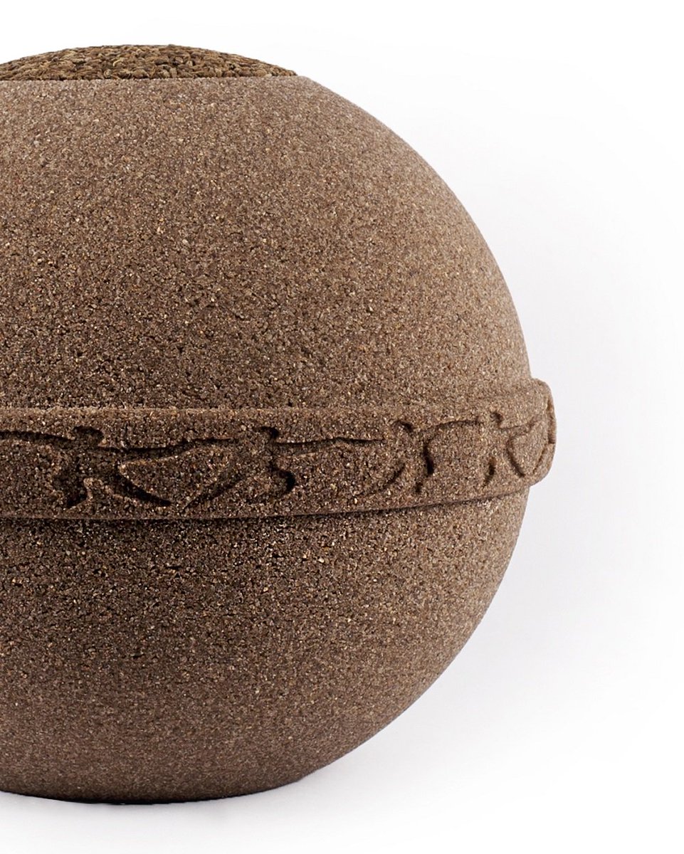 The Limbo Samsara Urn is made out of sand, meaning it can be used in water disbursements and for planting in the ground. A biodegradable and environmentally-friendly option for ashes. Get in touch with your local funeral director or crematorium to order from us #Biodegradable🌸