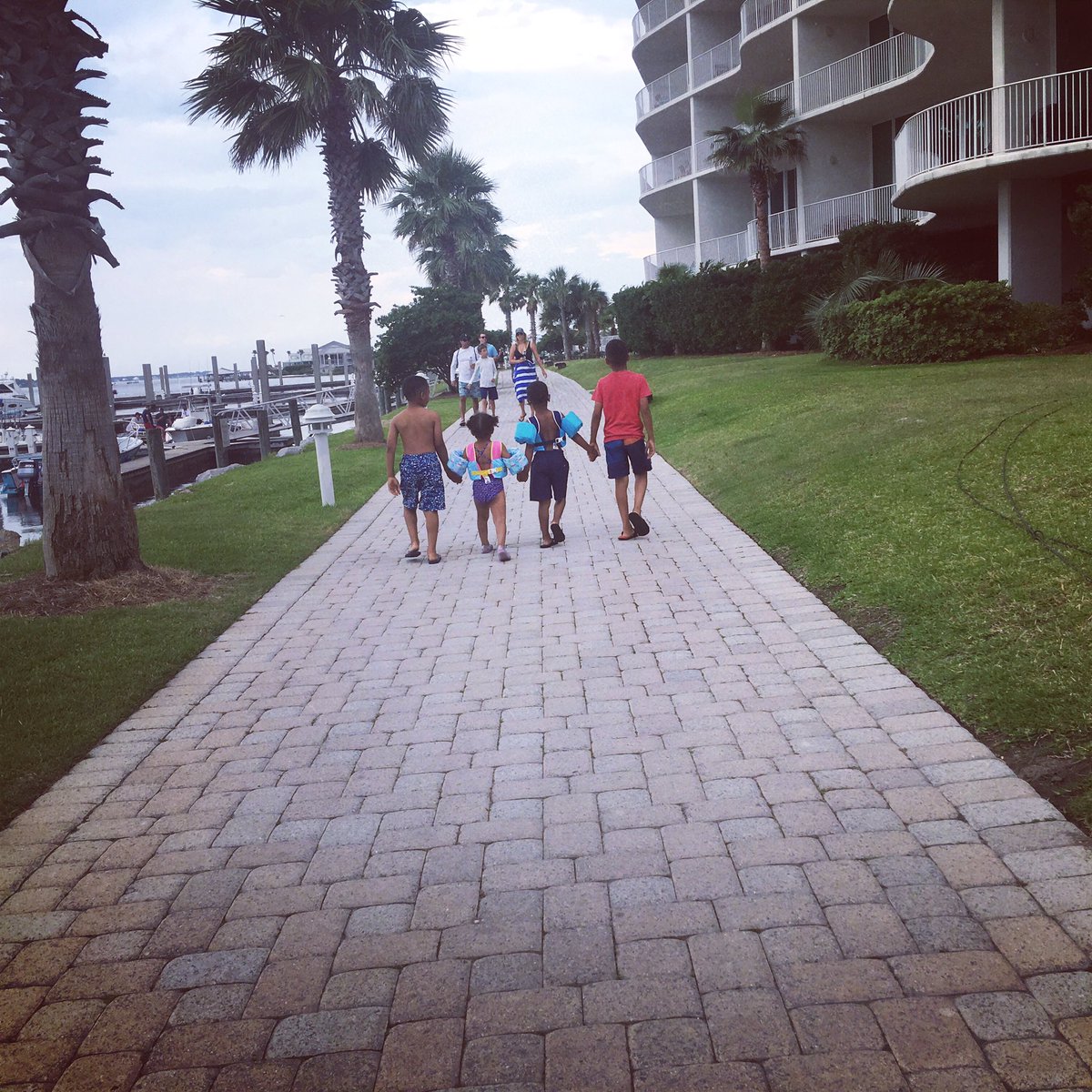 geax1906's tweet photo. Truly the reason I do it all!! #Motivation of course they are rocking the #vineyardvinesfortarget and #catandjack Strong πͺπ½ https://t.co/UxjrHEOfbU
