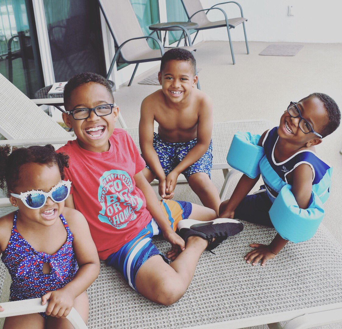 geax1906's tweet photo. Truly the reason I do it all!! #Motivation of course they are rocking the #vineyardvinesfortarget and #catandjack Strong πͺπ½ https://t.co/UxjrHEOfbU