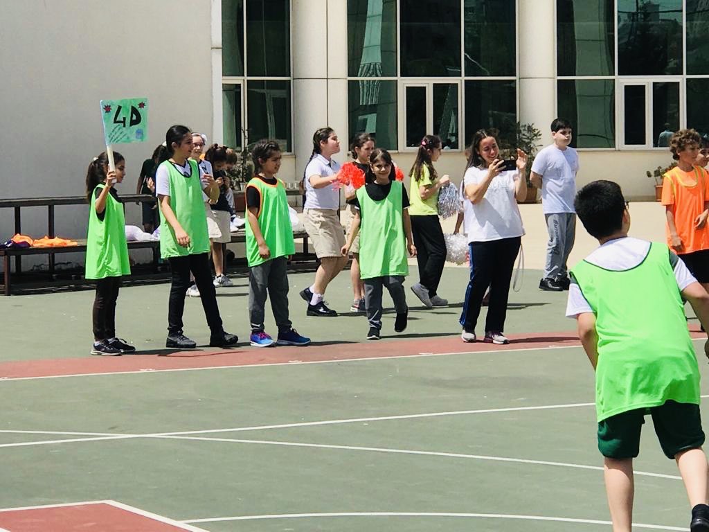 Ataşehir 1 kampüsü İlkokul kadememizde 27-31 Mayıs tarihleri arasında 4. sınıflar arası futbol turnuvası düzenledik.Dostça oynama kazananı takdir etme ve rakine saygı duymayı amaçlayan turnuvada şampiyon olan sınıfımıza kupasını okul müdürümüz takdim etti @MUALLA_OZS <a href="/MnvvrYldrm/">Münevver Yıldırım</a>