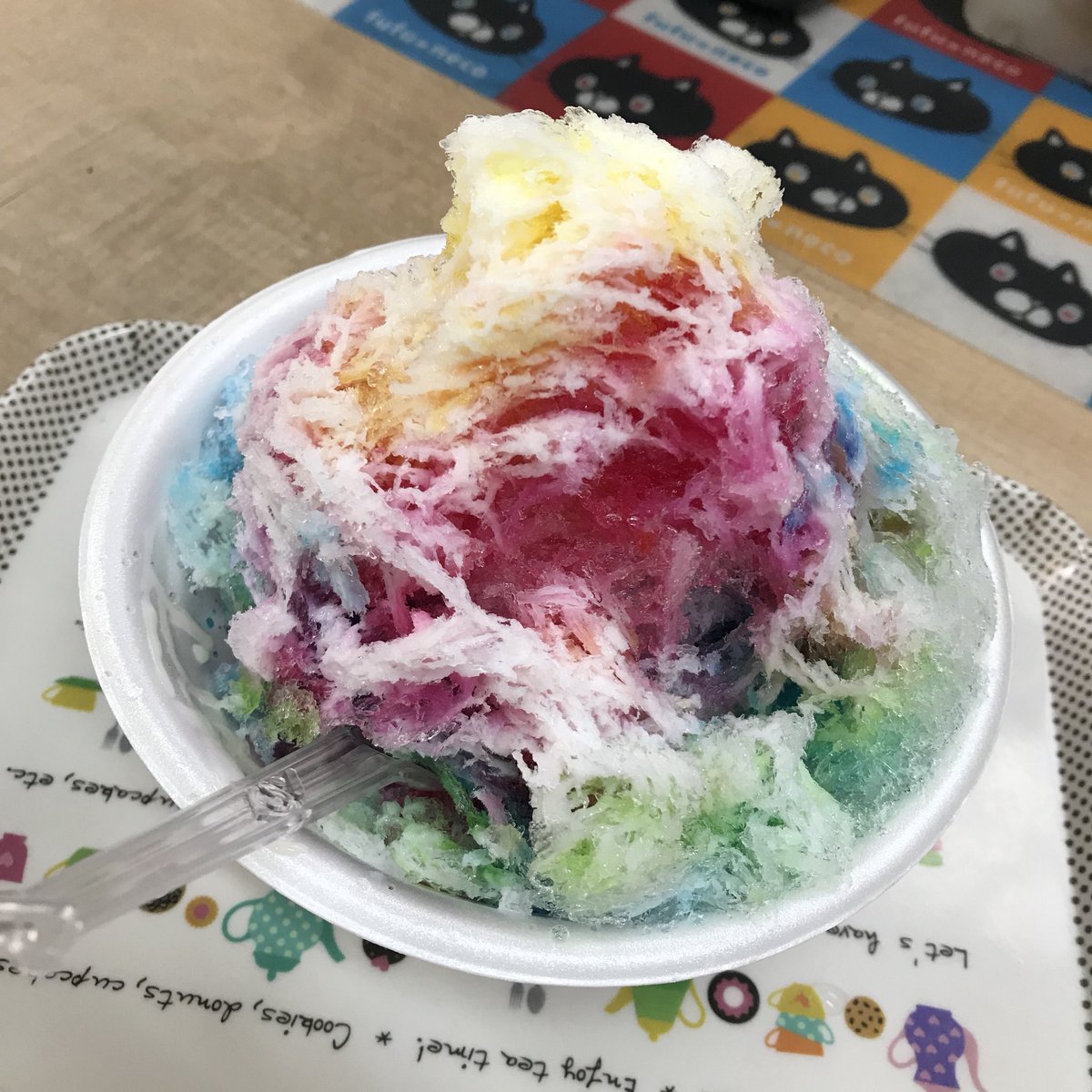 小桃 9 4 15雅展 ギャラリーiyn クマタコさん Rira Kumatako のレインボーアフロ犬かき氷 とっても豪華でした めちゃくちゃ安い そしてなんとこれで0円 とってもギャラクシーな感じでした 潮来市 潮来あやめまつり あやめまつり