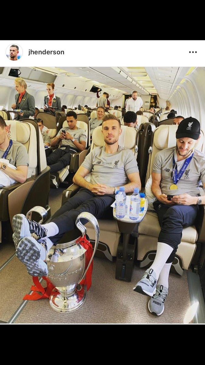 Jordan striming the pose/feeling of every red out there!!!