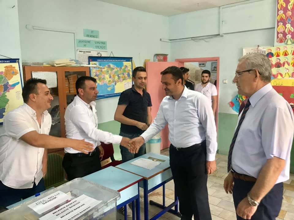 Kazım Arslan (@kazimarslan20) on Twitter photo Bugün Honaz için büyük gün... Tekrar edilen seçimde de başarıya ulaşacağız.
Sinop Milletvekilimiz <a href="/bkaradeniz57/">Barış Karadeniz 🇹🇷</a> , Tekirdağ Milletvekilimiz <a href="/ilhamiOzcanAygn/">İlhami Özcan AYGUN🇹🇷</a> ile birlikte Kocabaş Mahallemizde sandık başındayız.
#Herşeyçokgüzelolacak Bugün Honaz için büyük gün... Tekrar edilen seçimde de başarıya ulaşacağız.
Sinop Milletvekilimiz <a href="/bkaradeniz57/">Barış Karadeniz 🇹🇷</a> , Tekirdağ Milletvekilimiz <a href="/ilhamiOzcanAygn/">İlhami Özcan AYGUN🇹🇷</a> ile birlikte Kocabaş Mahallemizde sandık başındayız.
#Herşeyçokgüzelolacak