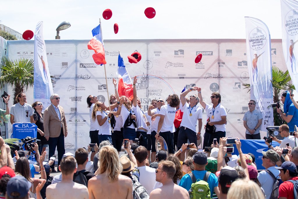 ISAsurfing's tweet photo. Domination from host nation in #Biarritz, Team France 🇫🇷 Crowned Longboard Team World Champion #ISAworlds #ISAWLSC https://t.co/0HcPpiYi61