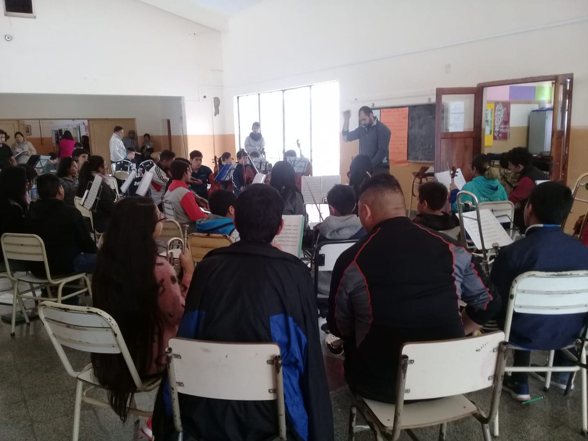 Hermoso ensayo en escuela Mitre. Orquesta increcendo  <a href="/UrtubeyJM/">Juan Manuel Urtubey</a> <a href="/aniberruezo/">analia berruezo</a> <a href="/fguillesaavedra/">GUILLERMO SAAVEDRA</a> <a href="/artydance23/">Gilda Rodríguez</a>