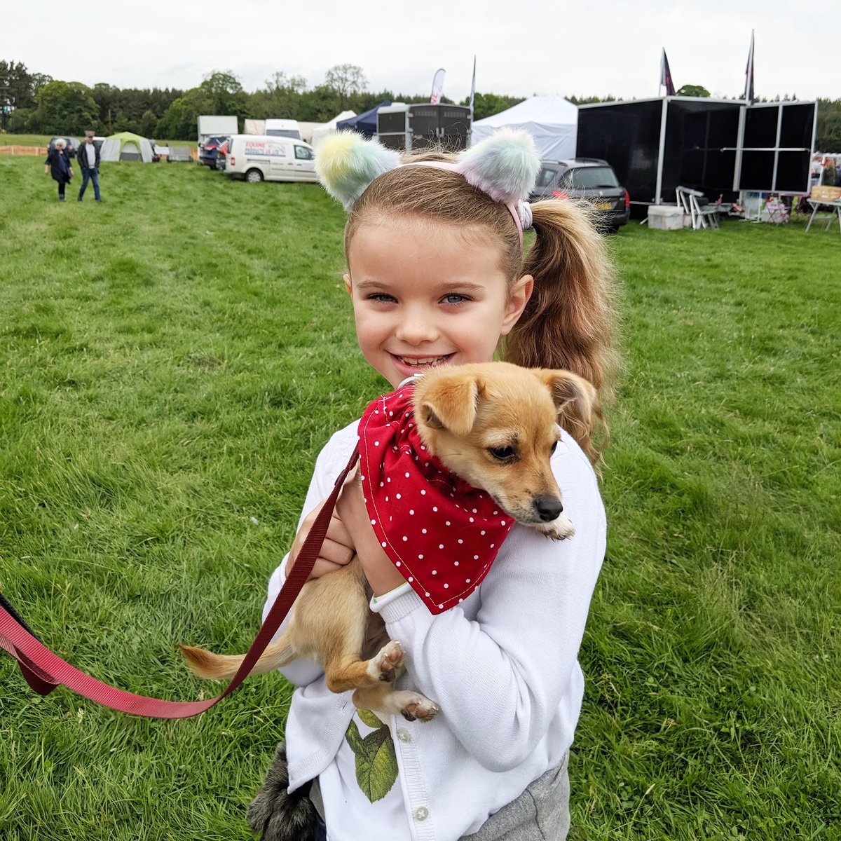 This little lady and her 5 month old puppy are loving #BelsayHorseTrials19  🐶❤️ Make sure to check out the Dog Arena just next to the entrance for the showjumping warm up! Watch the displays or bring your dog to have a go at dog agility or scurry 🐩🐕