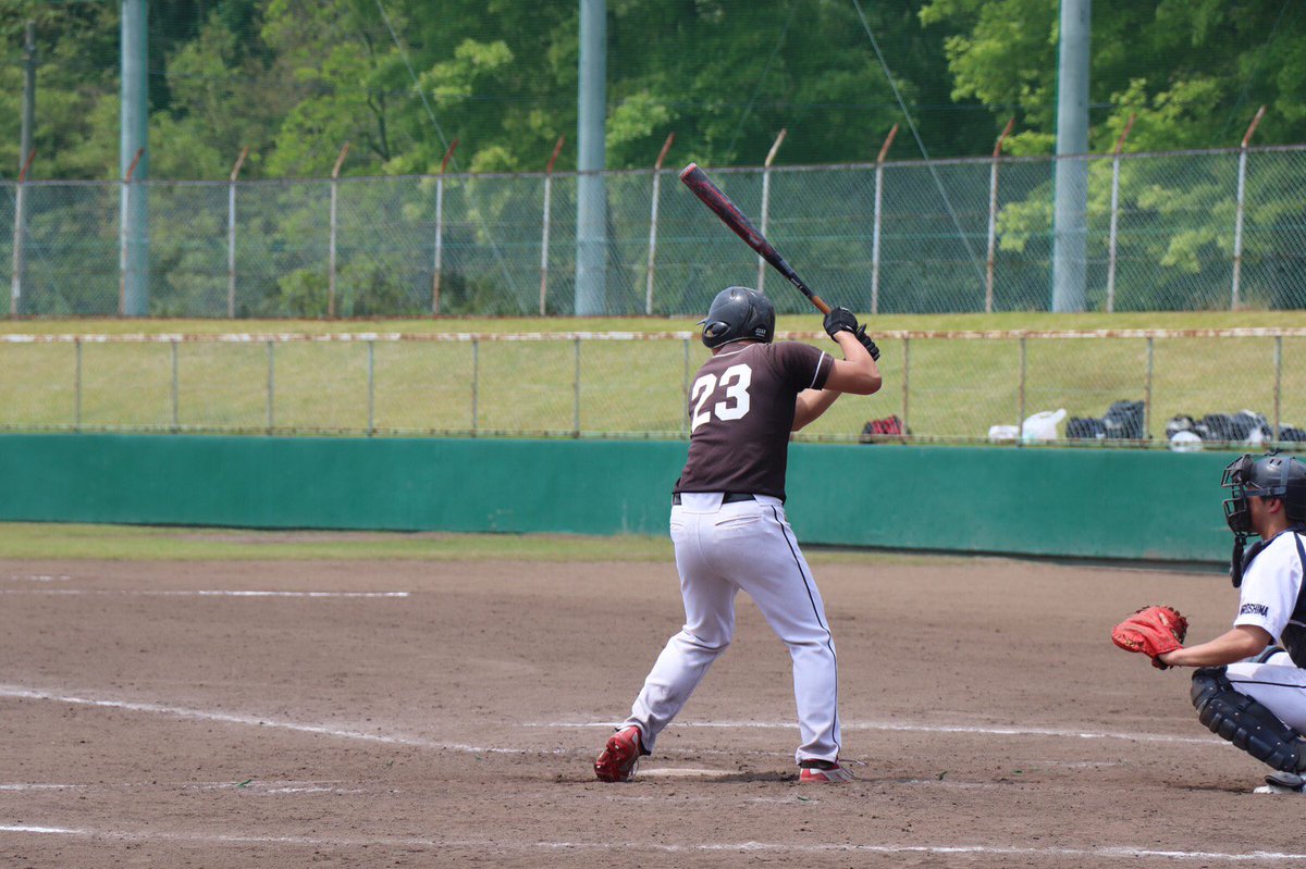 kumw_baseball's tweet photo. 春季1部リーグ戦 in岡山
7戦6勝1敗 準優勝 この結果により8月に開かれる全国大会出場を決めました！
最優秀投手賞 多賀 尚
ベストナイン 投手 鈴木 颯斗
                      捕手 高月 和正
                     一塁手 佐藤 達洋
                    三塁手  田中 創 https://t.co/M8kEHnZ1qE