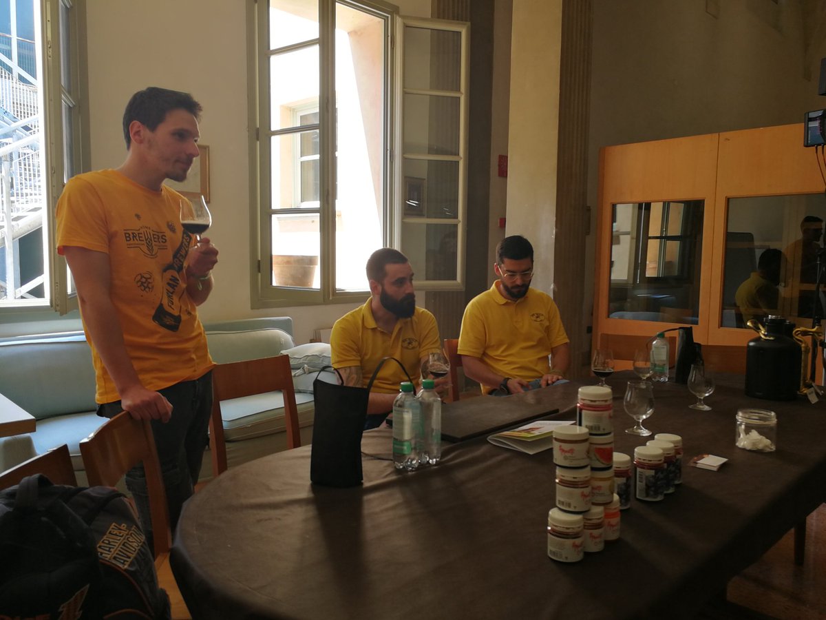 Laboratorio sulle fruit beer di @mr_malt: come lavorare con la frutta per creare fruit beer bilanciate? #ArrogantSourFestival #sourfamily