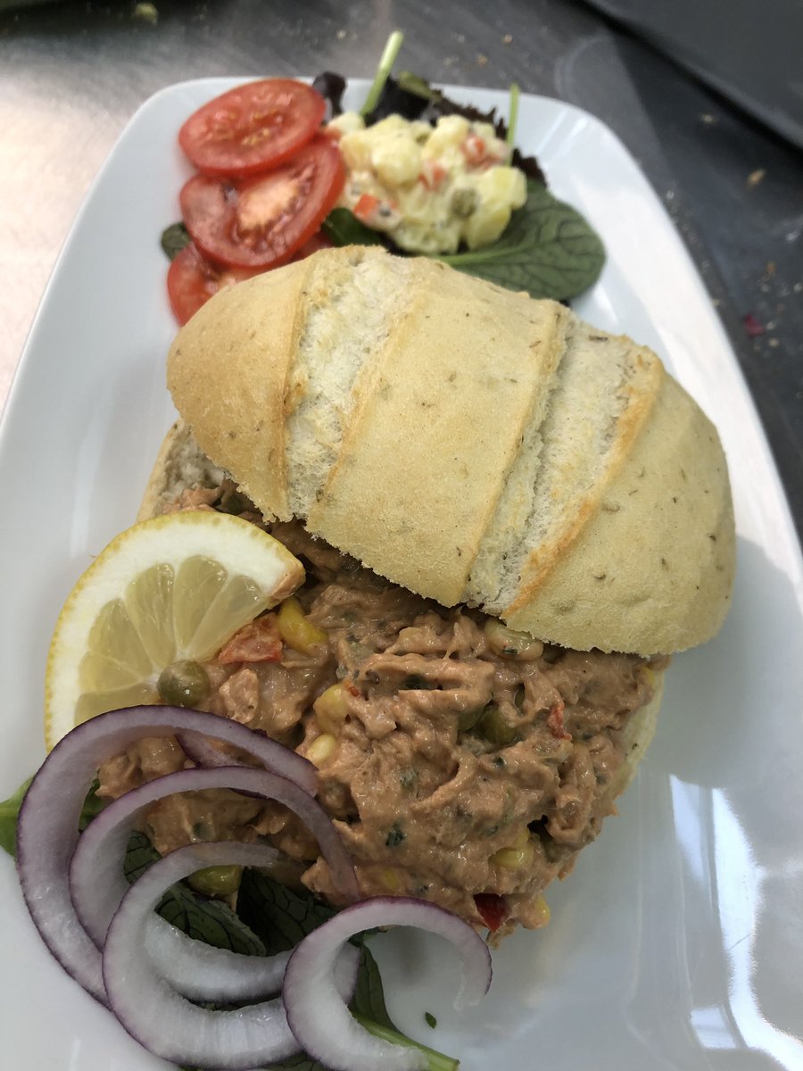 Broodje van de maand: Italiaanse bol met Mexicaanse tonijnsalade, met jalapeño, mais, komijn en kappertjes. ¡Muy rico!