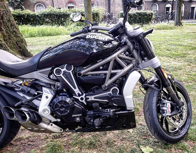 #ducati the only bike allowed to drive through #london #parks ...don't say classic Italians... 😅
#ironheads #ironheadsmotorcycles #italian #custombuilder in #uk