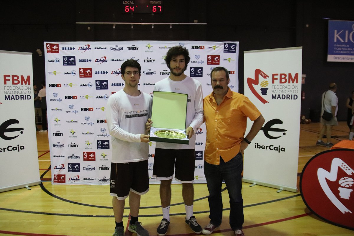 FBMadrid's tweet photo. Así ha terminado una extraordinaria fase final de Sub'21 Oro #F4Sub21, celebrada en el CDM Antonio Díaz Miguel
Campeón: @ColegioTajamar
Subcampeón: @basketatocha
Tercer clasificado: @DistritOlimpico
Cuarto: @CBZentro https://t.co/pQFnxThQYK