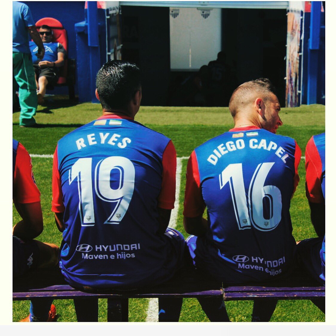 No sé que escribirte amigo mío y no me creo que no te vuelva a ver más sentado a mi lado cada mañana en el vestuario! Fuiste siempre un referente para mi y he aprendido mucho a tu lado! Simplemente gracias por tu fútbol y sobre todo tu amistad, te voy a echar de menos hermano ❤️