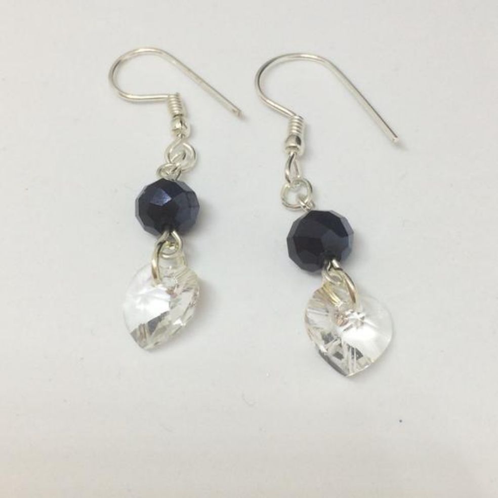 These black and clear crystal earrings are perfect to add some sparkle to any outfit. 
#jewellery #handmade #earrings #crystal buff.ly/2Ey0YP4