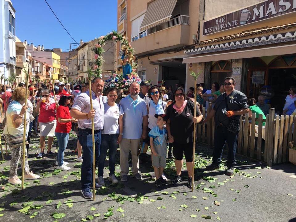 PPelcampello's tweet photo. .@JuanjoBerenguer acompañado por su equipo, en la festividad de la virgen "María Auxiliadora", que goza de gran devoción en el municipio, es llevada en Romería hasta la parroquia de los Salesianos. Una vez allí se suceden las celebraciones concluyendo con una comida de hermandad. https://t.co/NSCJq0BQfG