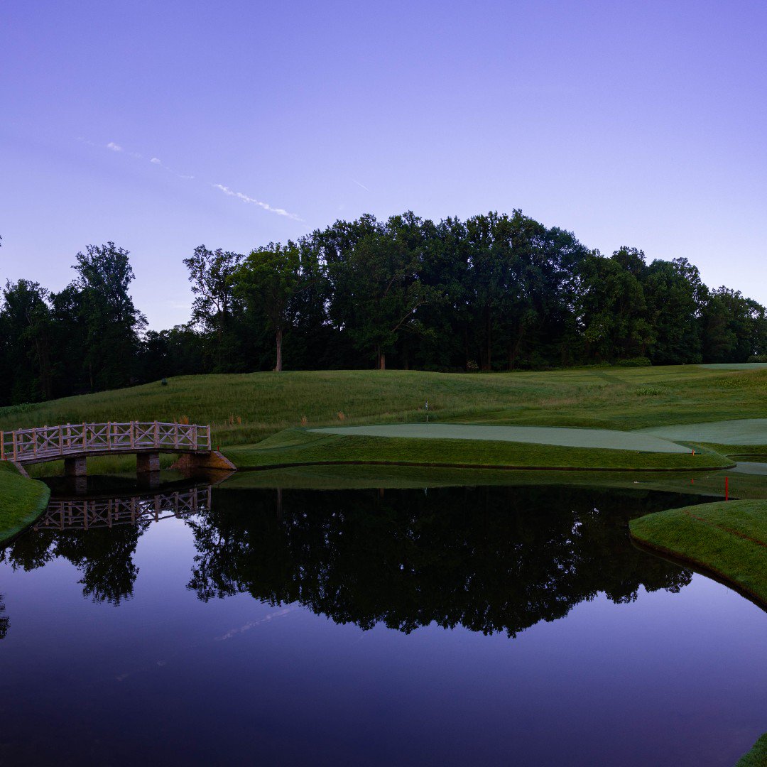 BCC1898Golf's tweet photo. We are in awe of this view near Hole 10 on our East Course! What a beautiful sight! Thank you to Mark, our Assistant Superintendent, for capturing this early morning moment! 

#bcc1898 #fivefarms #eastcourse #tillinghast #GPMFP #sunrise https://t.co/CBRGFzswrp