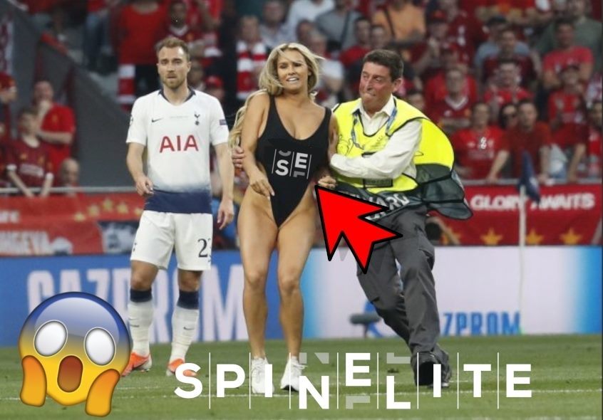 SpinEliteFR's tweet photo. Scène surréaliste hier soir lors de la finale de la ligue des champions où une influenceuse est rentrée sur le terrain en plein match avec le logo de SpinElite sur sa tenue ! 😱
Sacré coup de Pub pour SE, on n'en demandait pas autant 🤑👊😎
#LDC #SpinElite #troll https://t.co/pGAn7bXzLJ