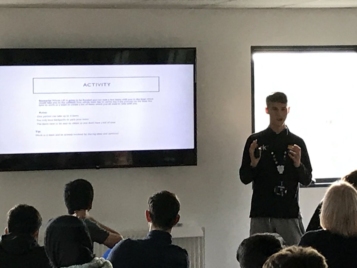 CATCHLeeds's tweet photo. Our 5th session on our CATCH Values delivered by Team Leader Dawid to our young volunteers. What does it mean to be #ActivelyInvolved &amp; #BuildStrongRelationships &amp; why are these values important in everyday life &amp; how do we demonstrate them in action. #YouthSocialAction https://t.co/uD9i8yFYNw