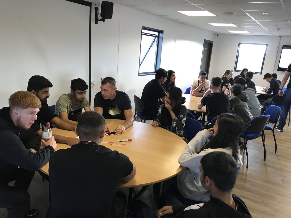 CATCHLeeds's tweet photo. Our 5th session on our CATCH Values delivered by Team Leader Dawid to our young volunteers. What does it mean to be #ActivelyInvolved &amp; #BuildStrongRelationships &amp; why are these values important in everyday life &amp; how do we demonstrate them in action. #YouthSocialAction https://t.co/uD9i8yFYNw