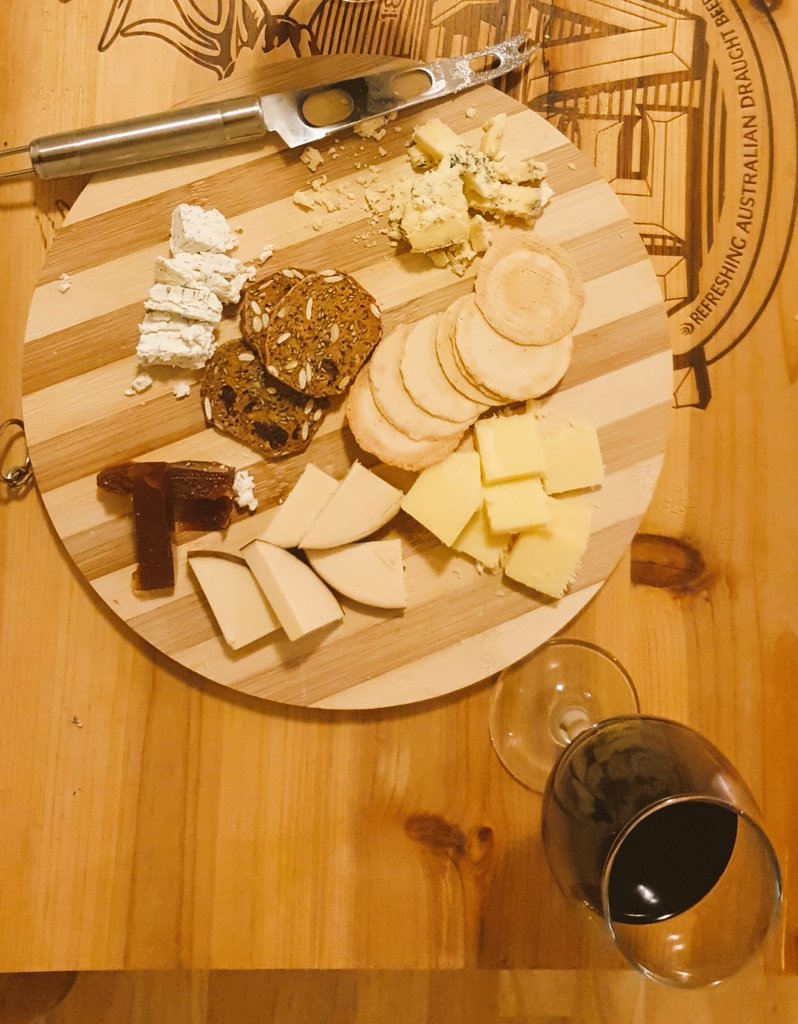 Pitrast's tweet photo. Sunday night on my wine and cheese, body positive feels like my esé Ruiz... #strugglebars #beattheweektho #underdog https://t.co/Urh4DhdjGk